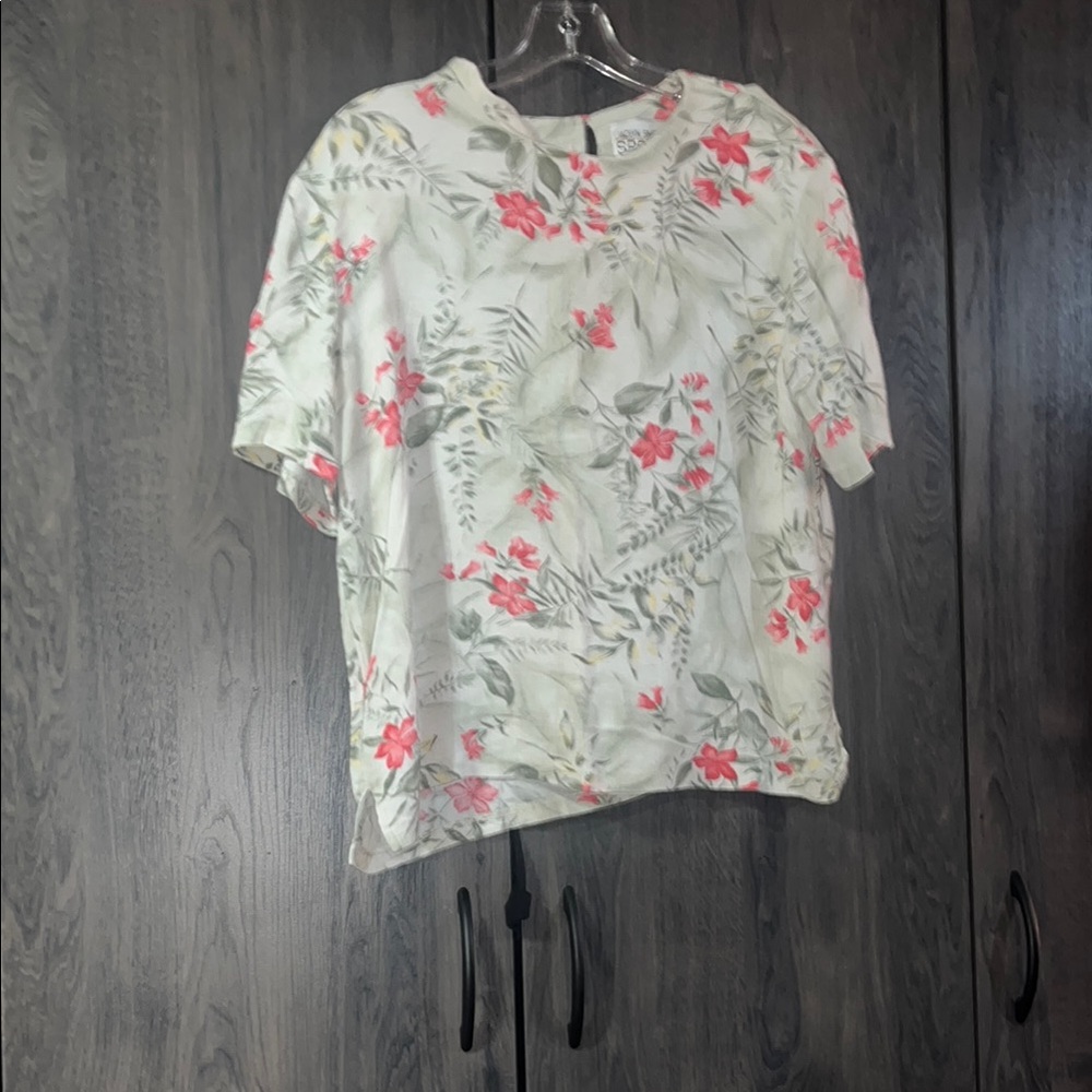 Jaclyn smith sport shirt size medium